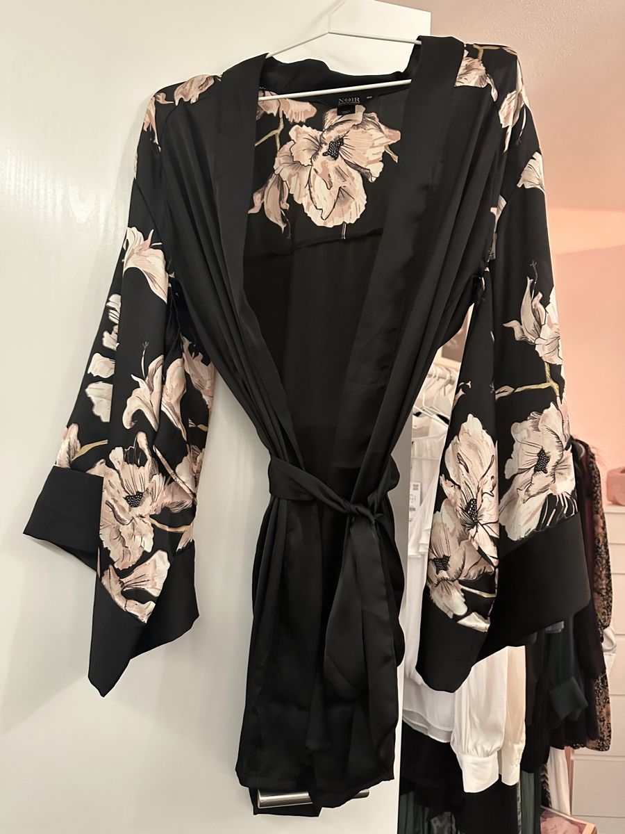 Kimono: Kimono mit Blumenmuster Top Zustand – Usato da Bolken venduto da viv_52qx