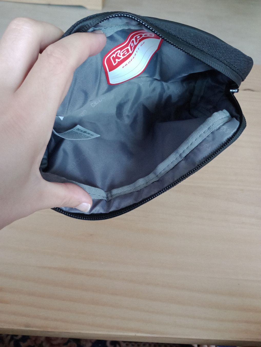 Kappa Borse: Schwarze Kappa Kulturtasche – Usato da Marbach LU venduto da antanarivo 1