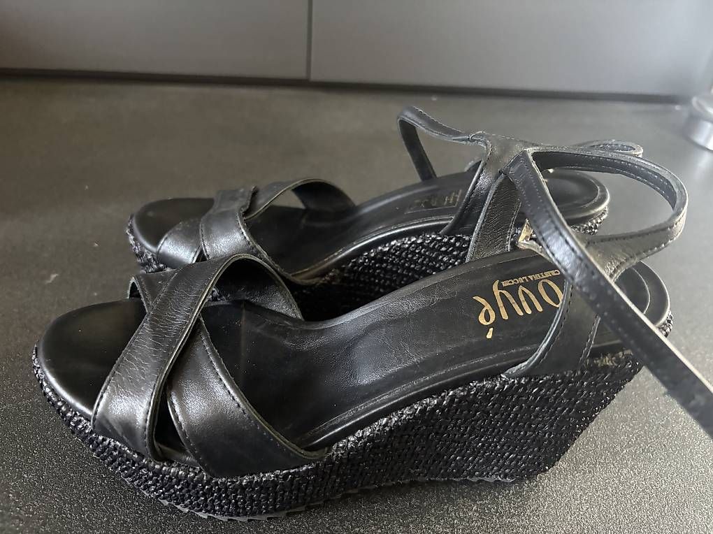 Scarpe da donna: Sandalen 38 schwarz – Usato da Itingen venduto da grapri 2