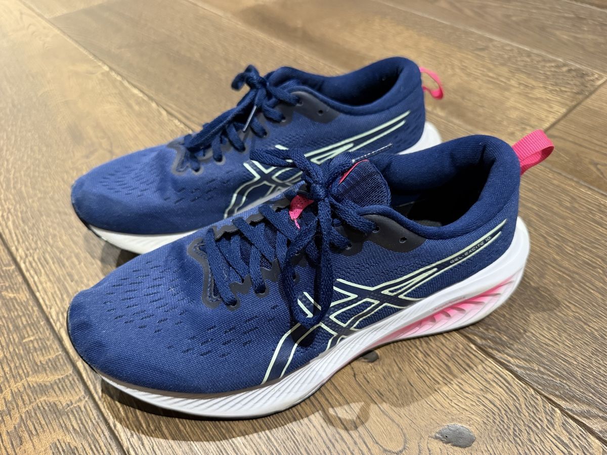 Asics Damenschuhe: Asics Turnschuhe Damen Gr. 41.5 – Gebraucht aus Büren SO von Nuri09