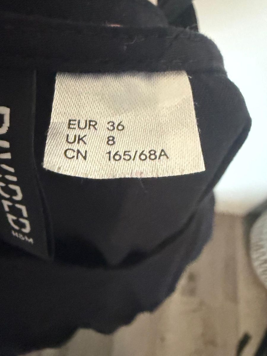 H&M Vestiti: Overall Kleid Schwarz grösse 36 – Usato da Lotzwil venduto da kie_t777 2