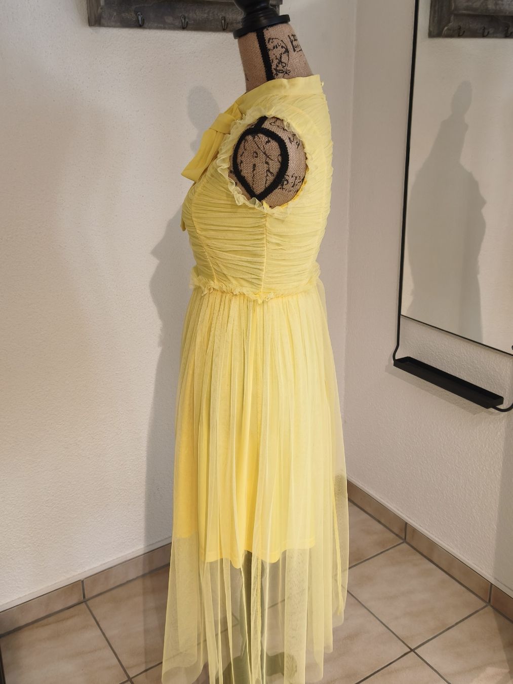 Kleider: Kleid gelb Grösse S neuwertig – Neu (gemäss Beschreibung) aus Emmetten von SecondhandSiska 2