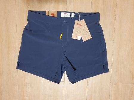 Neue Fjällräven Frau Short Coast Gr. 42 (32-33)