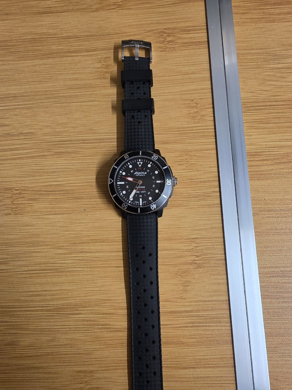 Smartwatch: Montre Alpina Seastrong – Défectueux à Val-d'Illiez par AntiqueG