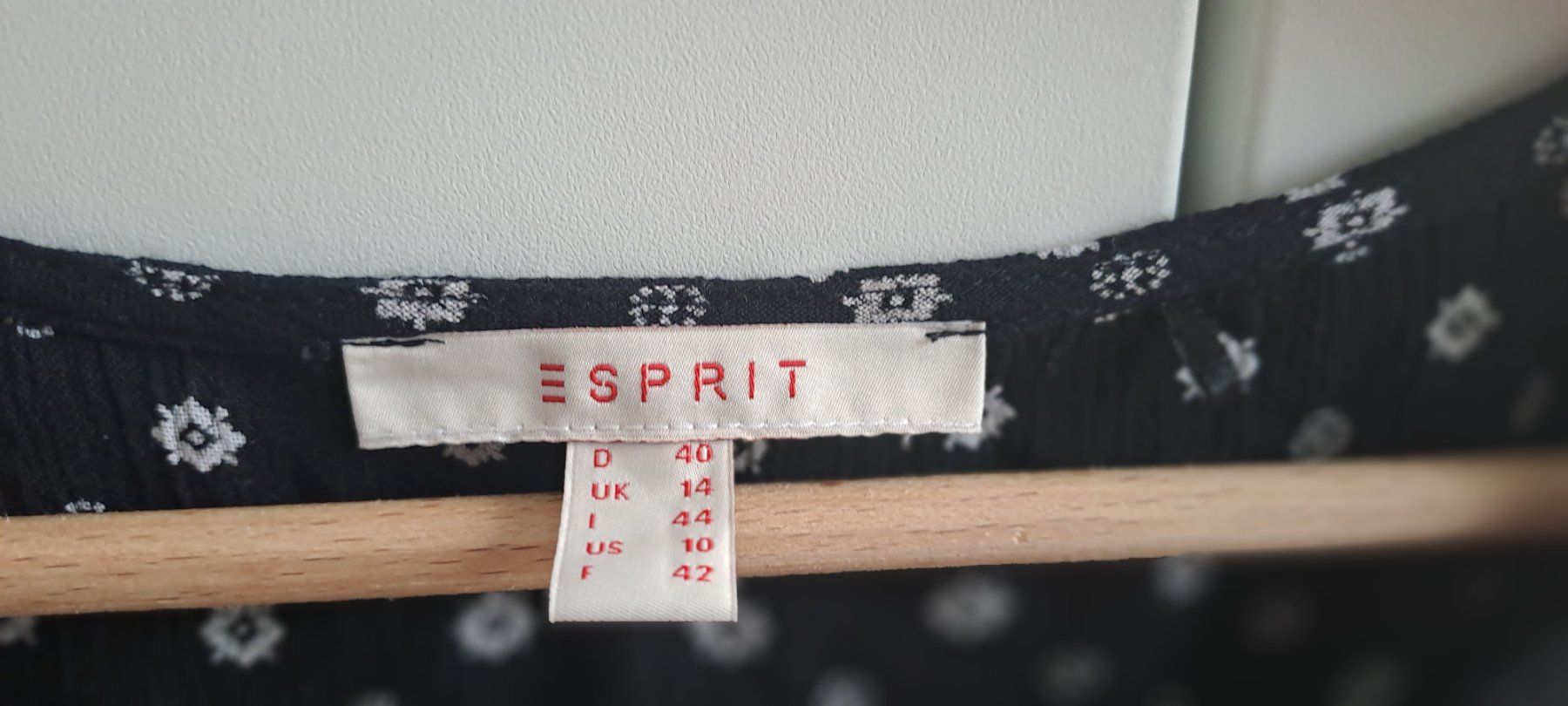 Esprit T-shirt: T-Shirt – Usato da Kehrsatz venduto da bri_vpf2 1