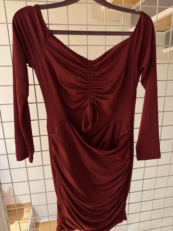 Elegantes Cocktailkleid Gr. 38, weinrot, schulterfrei