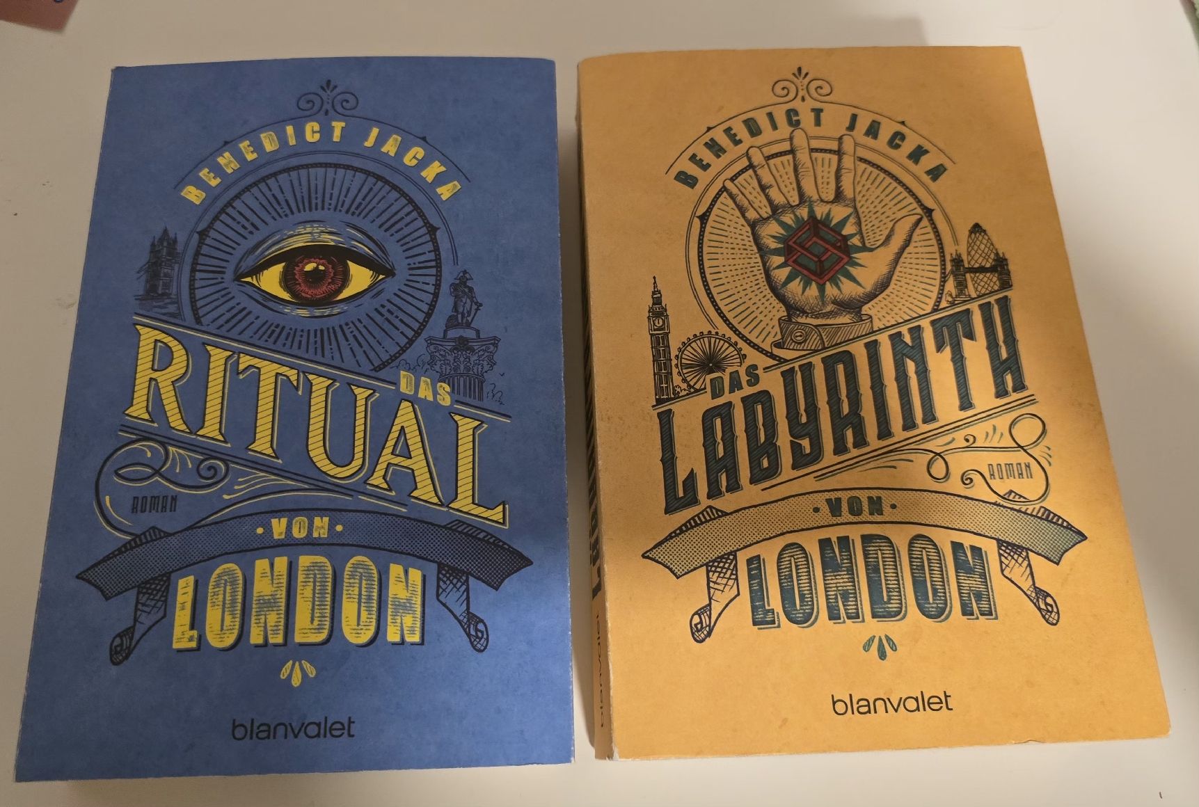 Libri: 2 Bücher  – Usato da Zürich venduto da sta_l6yj
