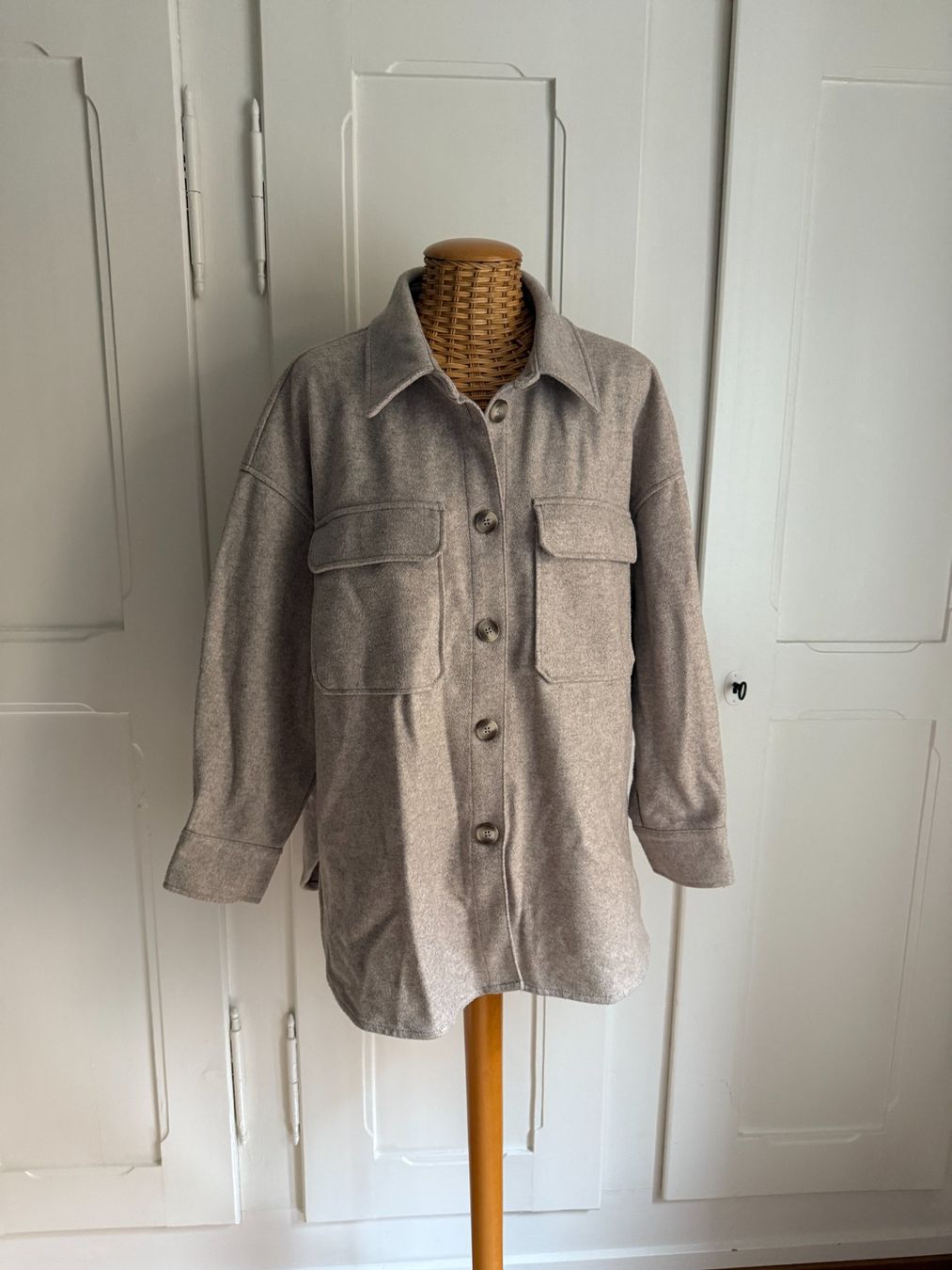 H&M Jacken: Jacke beige leicht XL – Gebraucht aus Zürich von Diazaio