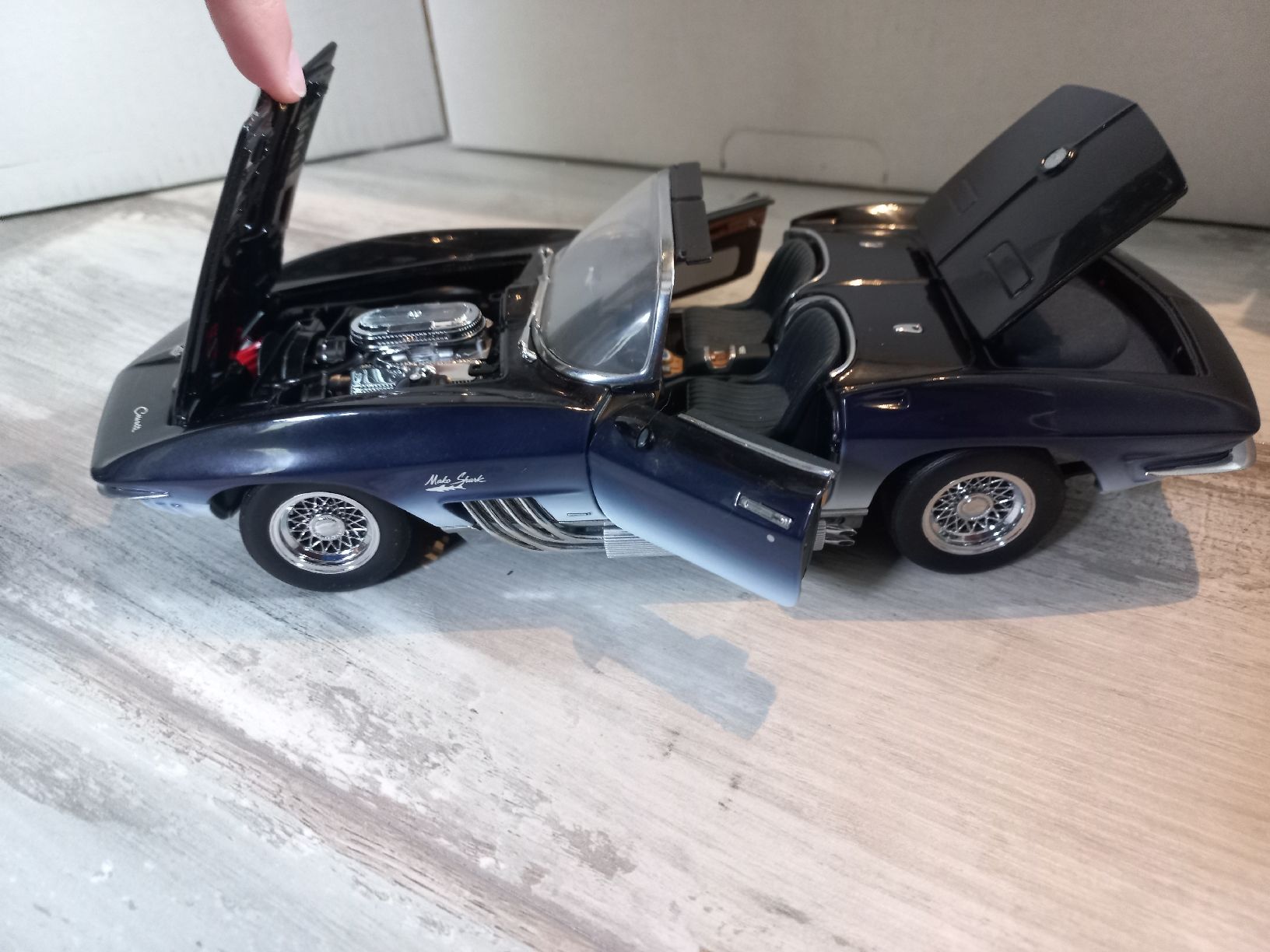 Chevrolet Modellautos: Chevrolet Corvette Mako Shark 1/18 UT models  – Gebraucht aus Attalens von remy_s00 4