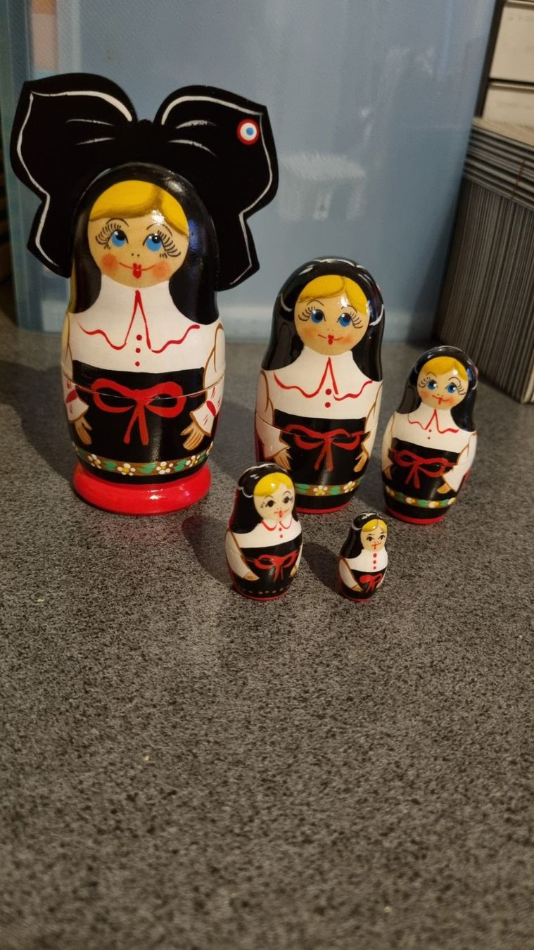 Figuren: poupée russe Alsacienne de 5 pièces – Gebraucht aus La Chaux-de-Fonds von mikilo1 1
