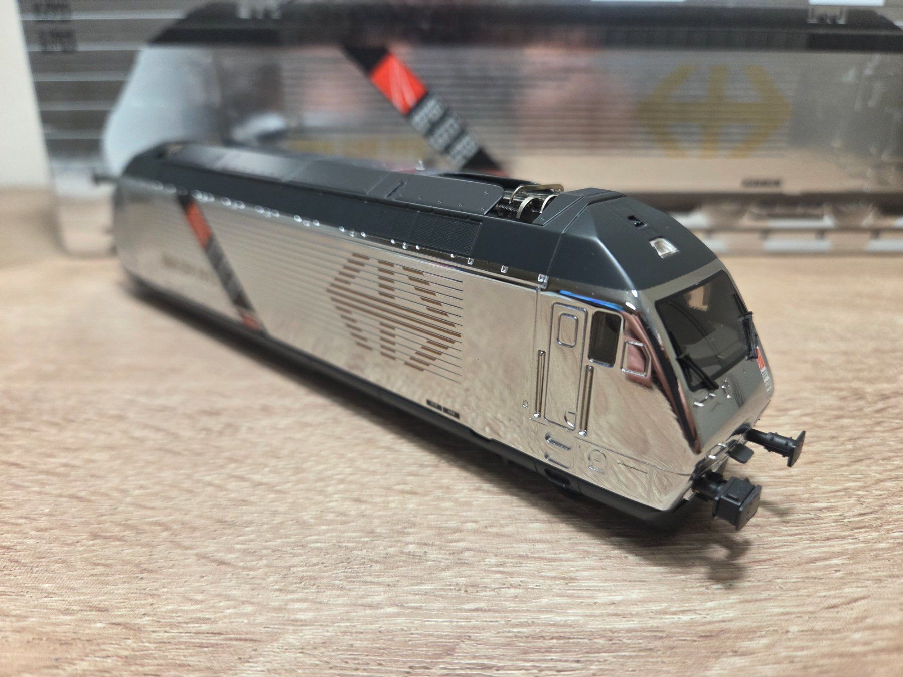 Hag Modellini di ferrovie: Hag 070 E-Lok Re 460 Jubi SBB Digital H0 – Nuovo e nell'imballaggio originale da St-Aubin-Sauges venduto da Lo_Go 3