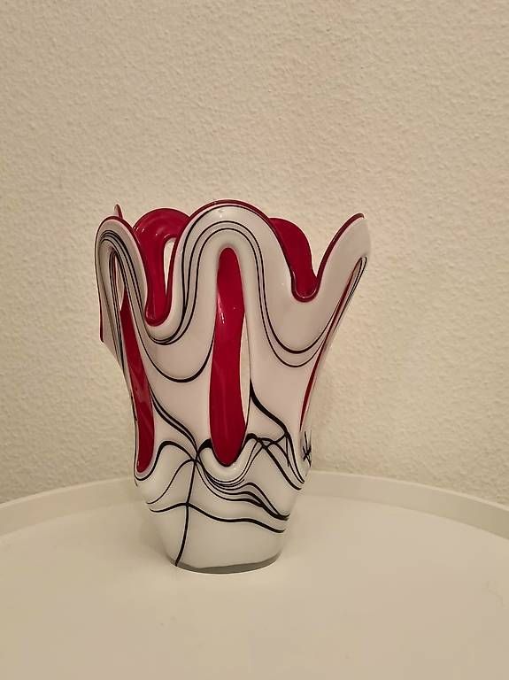 Vasen & Gefässe: Wunderschöne weiss-rote Fazzoletti Vase – Gebraucht aus Zürich von cle_7zph 1