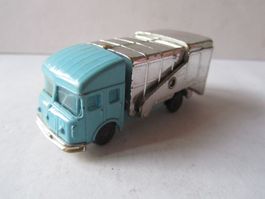 S & D Refuse Van, Husky