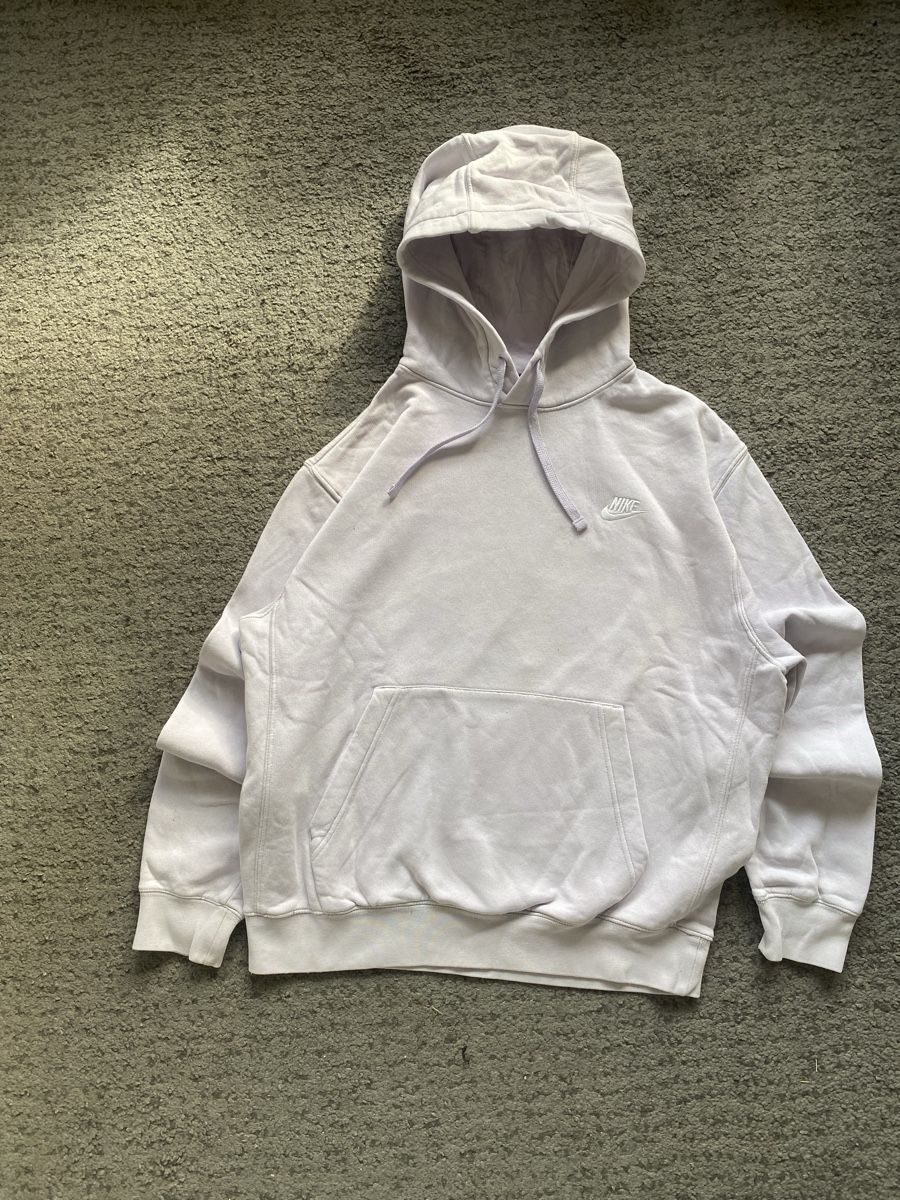Nike Pullover & Sweatshirts: Pull Nike lilas, taille M, parfait pour le printemps! – Gebraucht aus Genève von eth_6qs6 1