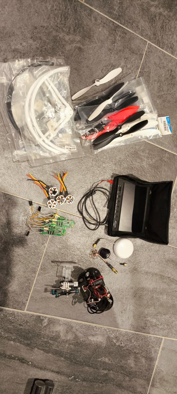 DJI Modellismo RC: Alte DJI Drohne mit FPV Cams, Sender, LCD Empfänger Screen – Difettoso da Welschenrohr venduto da Andi82 7