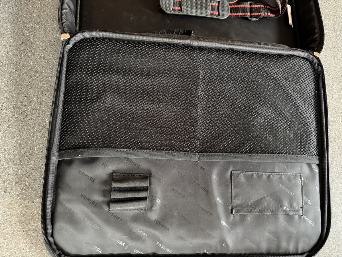 Taschen: Toshiba Computertasche, – Neu (gemäss Beschreibung) aus Oberdorf NW von flufra 3