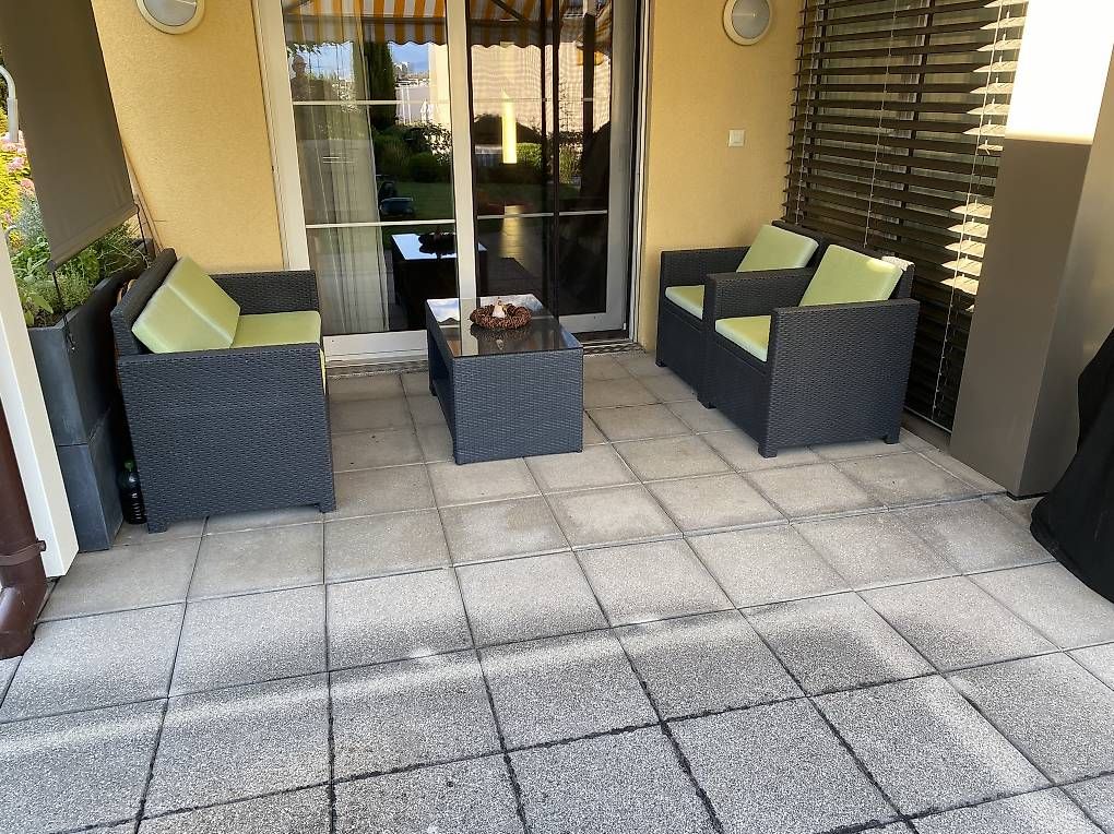 Sofas: Lounge - Vierplätzig mit Tisch – D'occasion à Lüchingen par ebkaufsuche