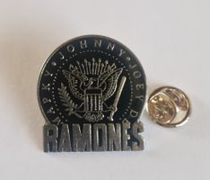 Ramones Pin / Anstecker - Sammlerstück für Fans! Top! 