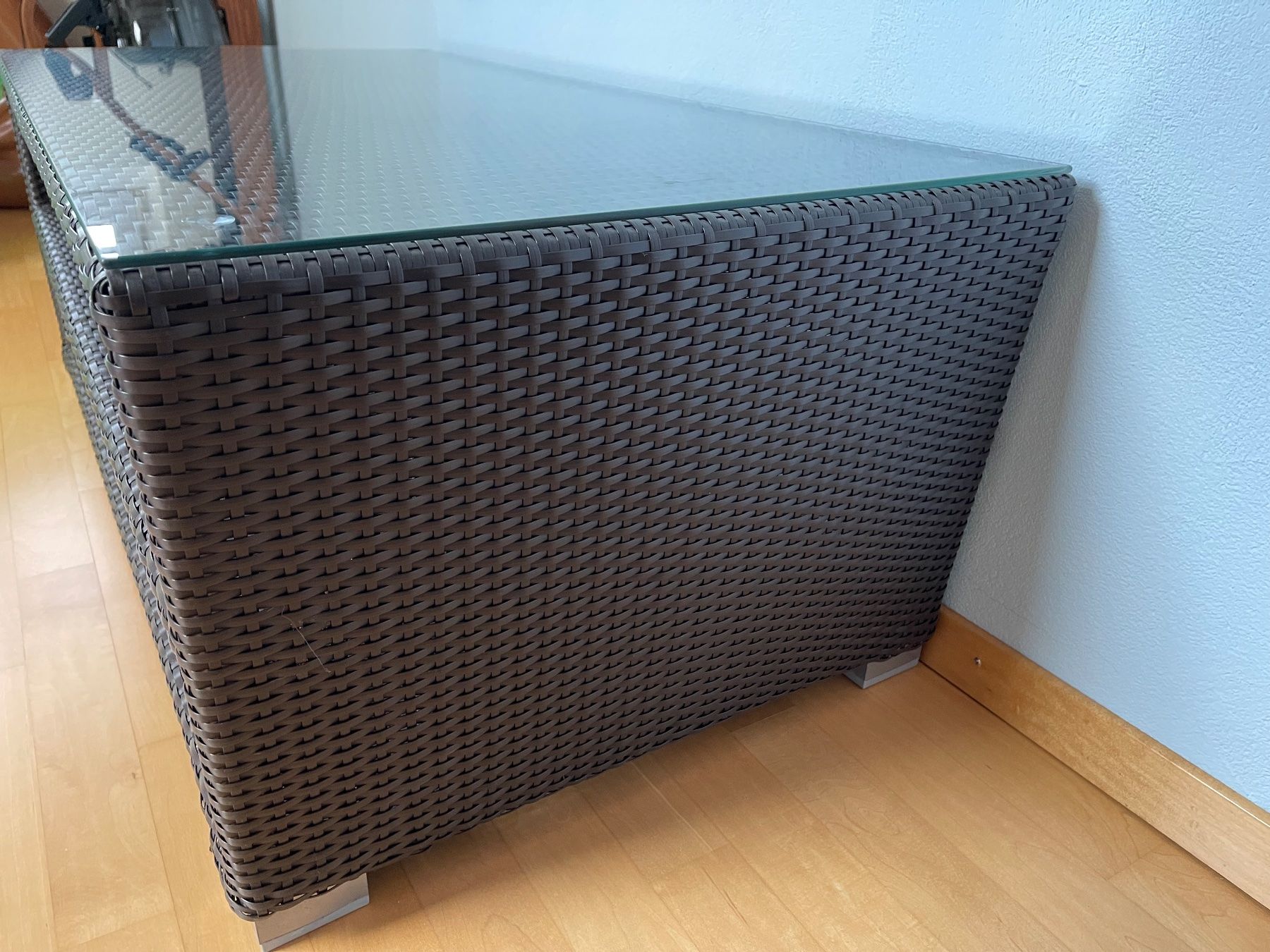 Tavoli: Rattan Couchtisch mit Glasplatte – Usato da Hindelbank venduto da Alfinissimo 1
