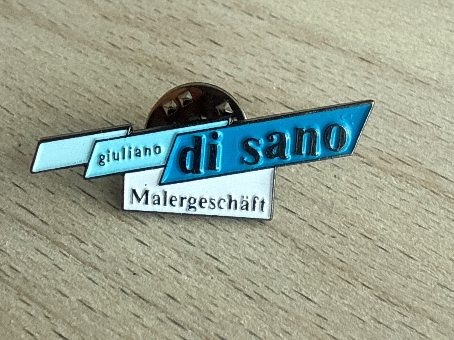 Placchette & Badge: Pin Giuliano di Sano Malergeschaeft – Usato da Glattbrugg venduto da Schweigmatt