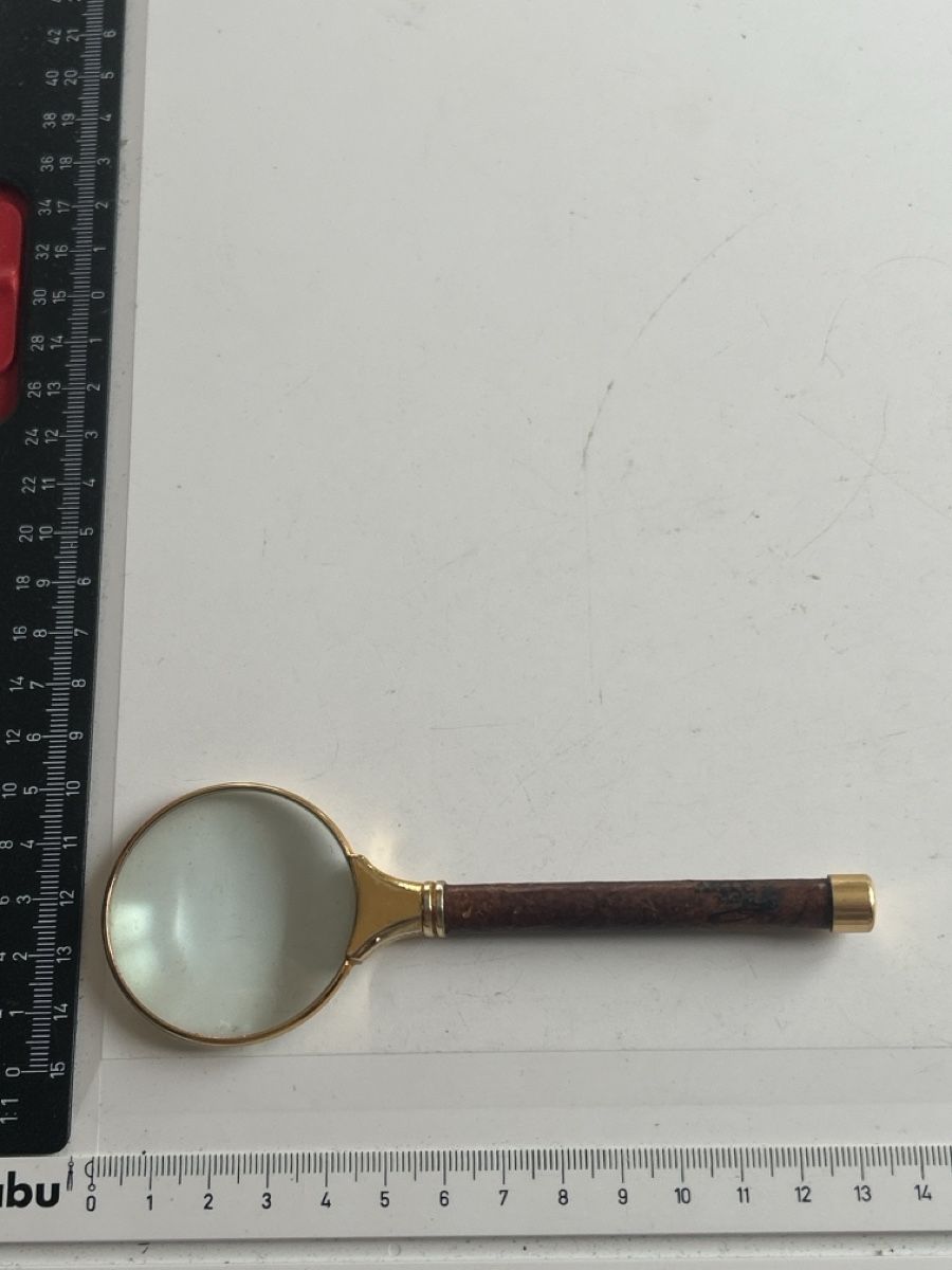 Autres optique: Lupe mit Holzgriff und Messingfassung(S28) – D'occasion à Neuenhof par SchnaeppliAllerlei 2