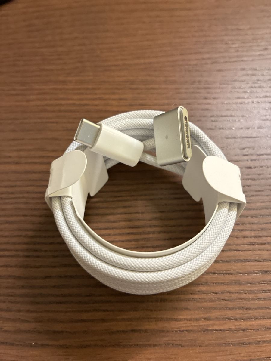 Apple Câbles: USB-C to MagSafe 3 Cable White New Condition – Neuf avec emballage d'origine à Bonstetten par gonz_benz