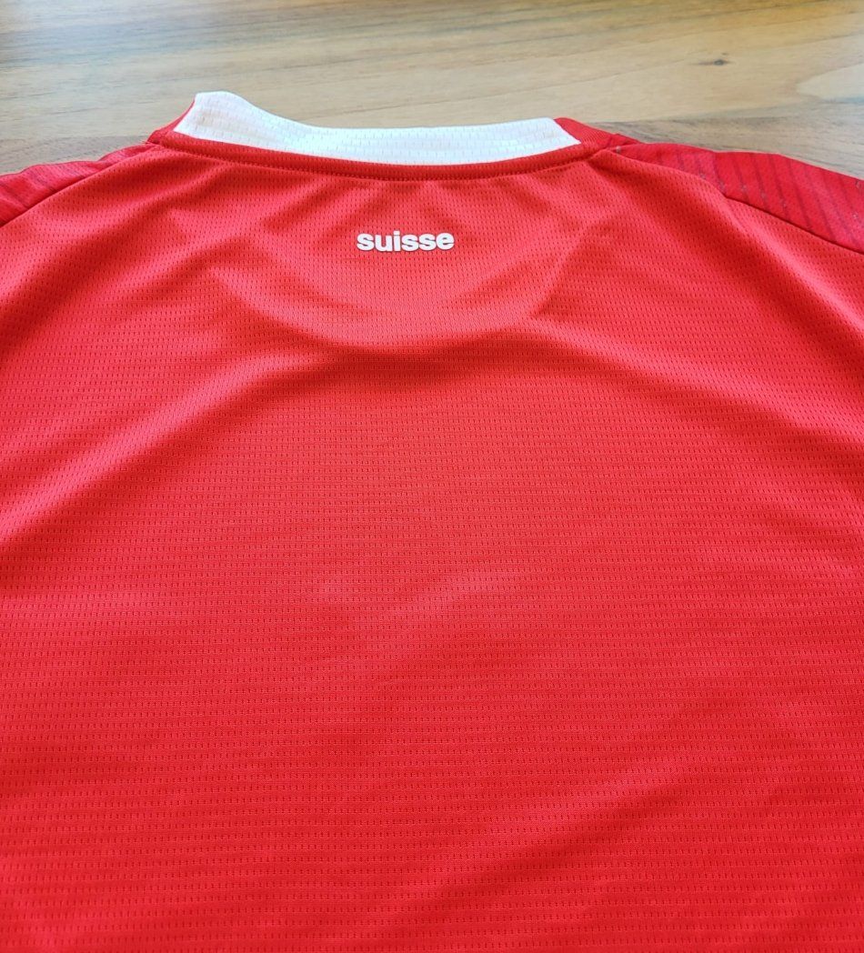 Puma Canottiere & Pantaloni: Schweiz Heimtrikot WM 2026 – Nuovo (secondo la descrizione) da Zuzgen venduto da Flaeng 3