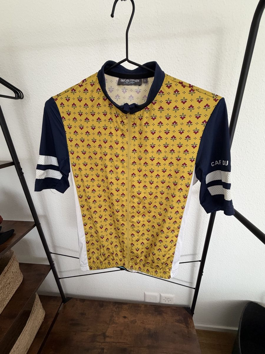 Canottiere & Pantaloni: Cafe du Cycliste Jersey (S)  – Usato da Zug venduto da CyclingThings