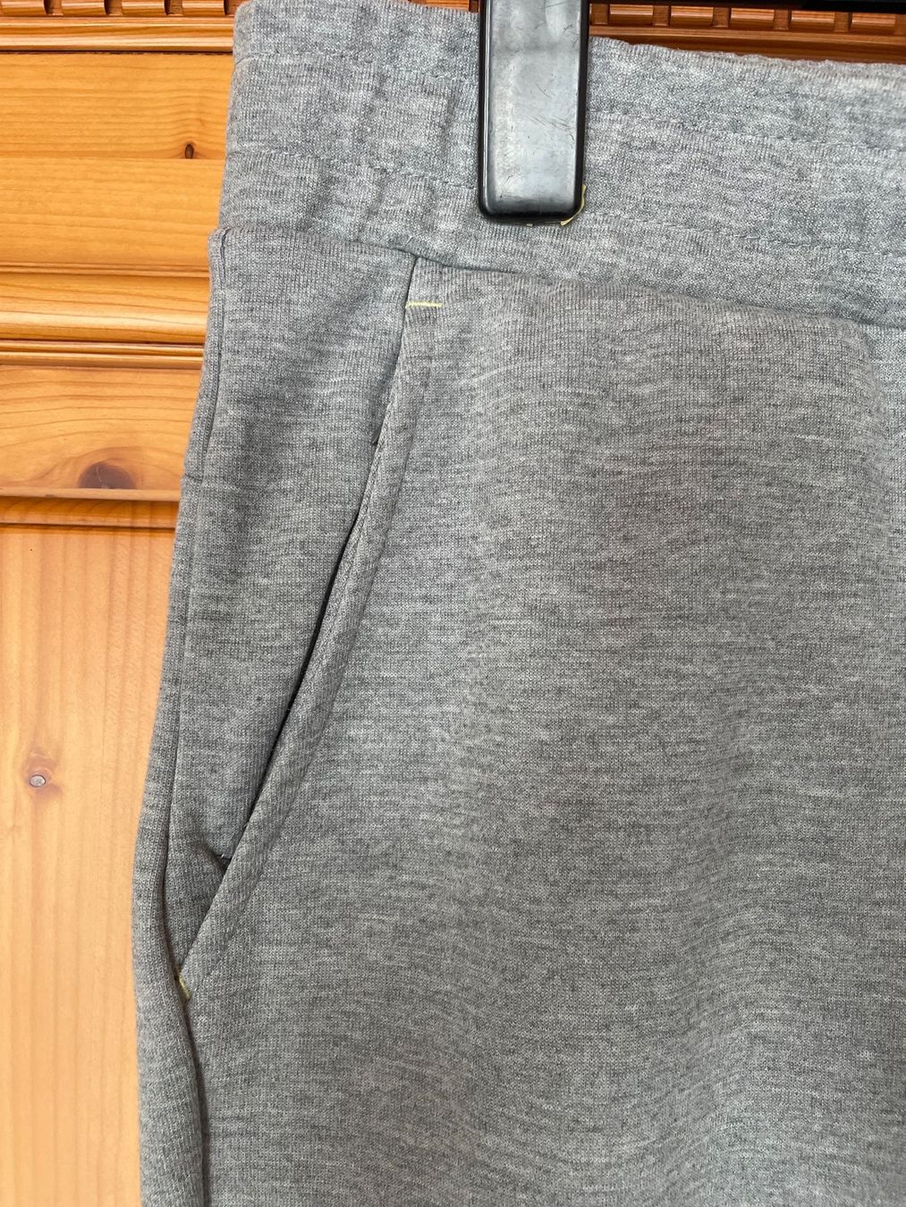 Pantaloni: 7/8 HOSE / TRAINERHOSE - GRAU - GRÖSSE L - NEU – Nuovo e nell'imballaggio originale da Buchs AG venduto da fischli610 1