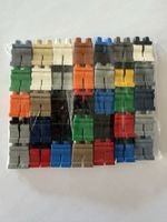 35  Stück Mix Beine Lego Figuren/ Ersatzteile.