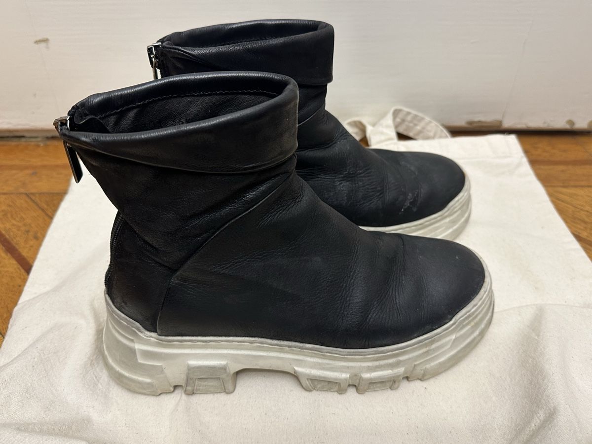 Lofina Scarpe da donna: Lofina boots black leather white sole 36.5 – Usato da Lausanne venduto da kuroneko86