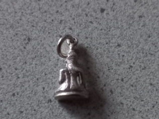 Statuette: Silberanhänger Buddha Figur – Nuovo e nell'imballaggio originale da Winistorf venduto da acreativ4 2