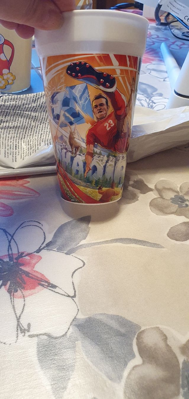 Verres: Verre Macdo + Fifa - Shaqiri Suisse – Neuf (Voir description) à Aven par stphane1577 2
