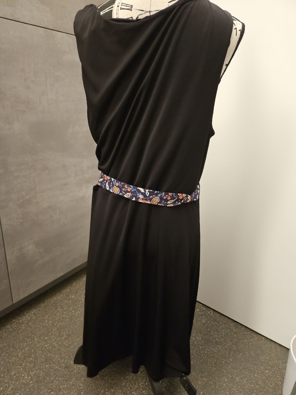 Comma Vestiti: Kleid schwarz  comma Grösse L  – Nuovo (secondo la descrizione) da Anwil venduto da tamoos 2