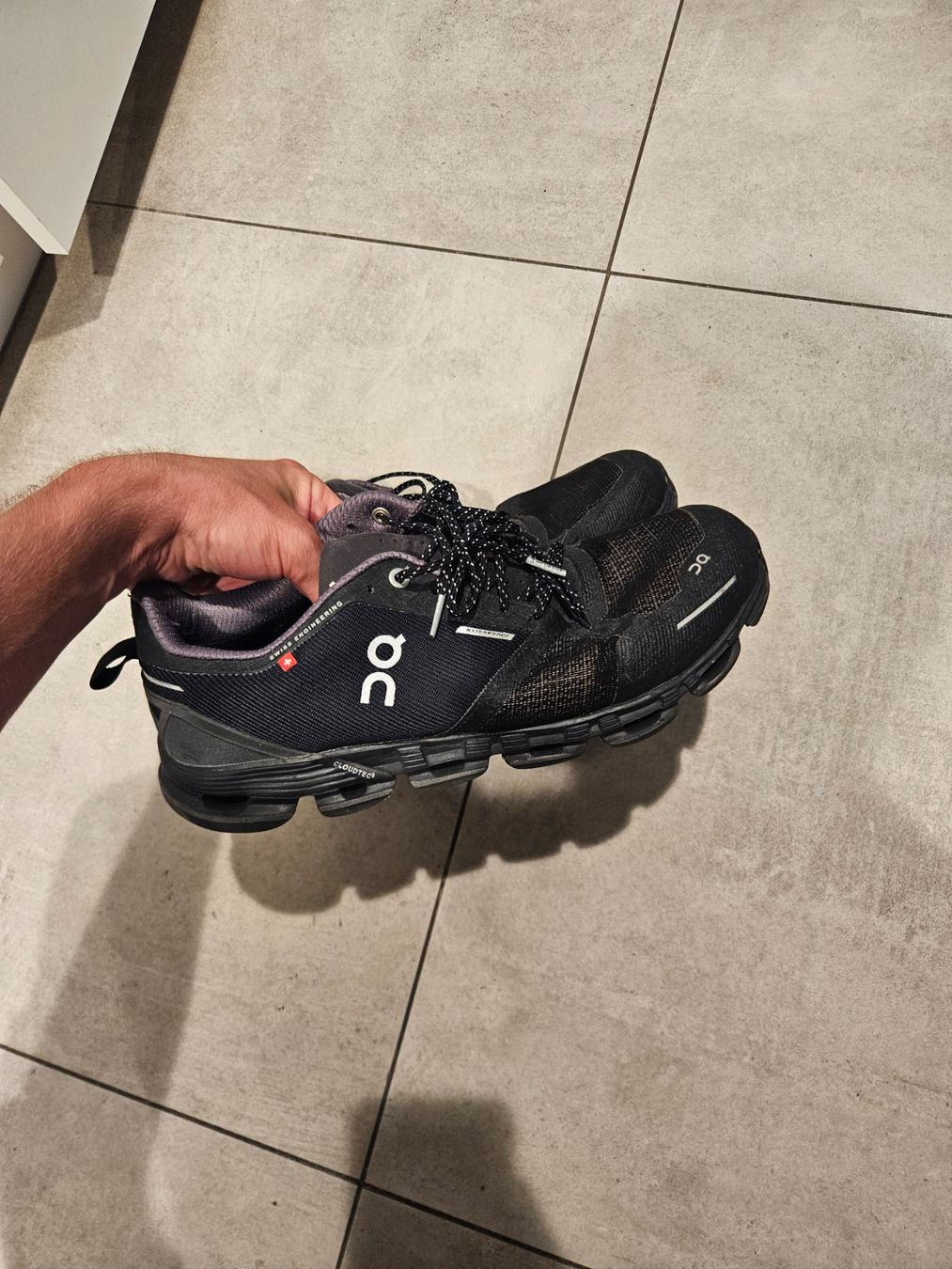 On Scarpe da uomo: On Cloudcloud Waterproof - Schwarz - Grösse EU 43,5 – Usato da Lugano venduto da dan_2qsg