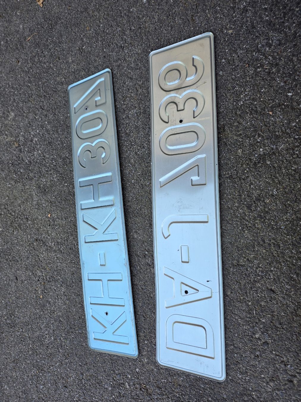 Insegne: Nummernschild Auto 2 Stk – Usato da Dorf venduto da Echo_Elements 1