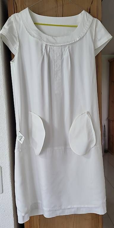 Vestiti: Elegantes Kleid der Marke SARAR 40 – Usato da Zizers venduto da Roosi1 2