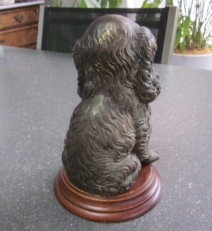 Statuette: Broncefarbiger Cocker Spaniel auf Holzsockel, Höhe 18 cm – Usato da Bischofszell venduto da raika 3