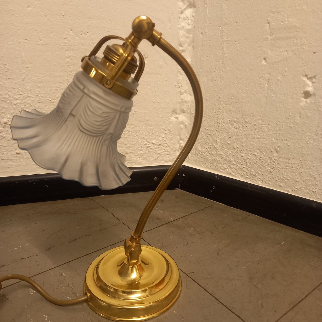 Lampen: Antike Leuchte Messing Nachttischlampe – Gebraucht aus Schwyz von