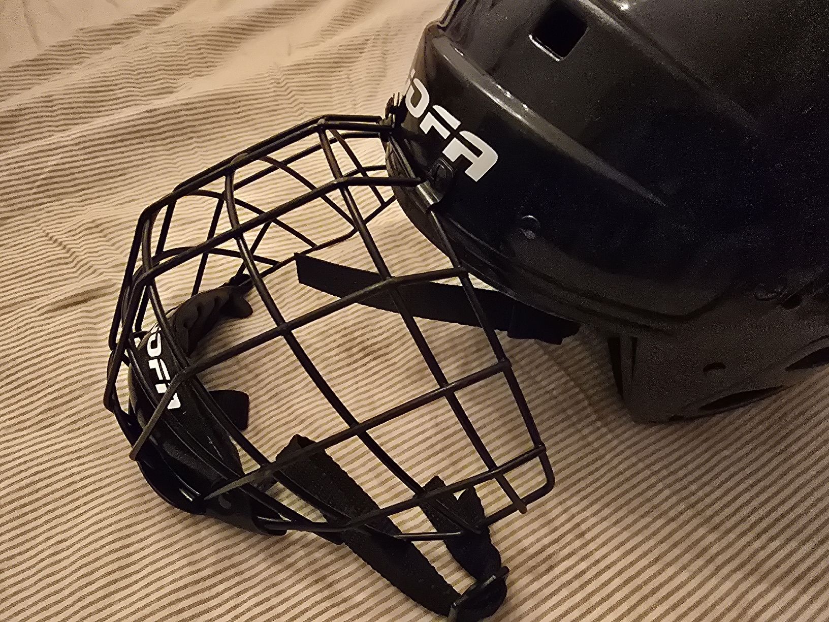 Caschi: Kinder Eishockey Helm mit Gitter JOFA schwarz gebraucht – Usato da Zürich venduto da SecondAppeal 3