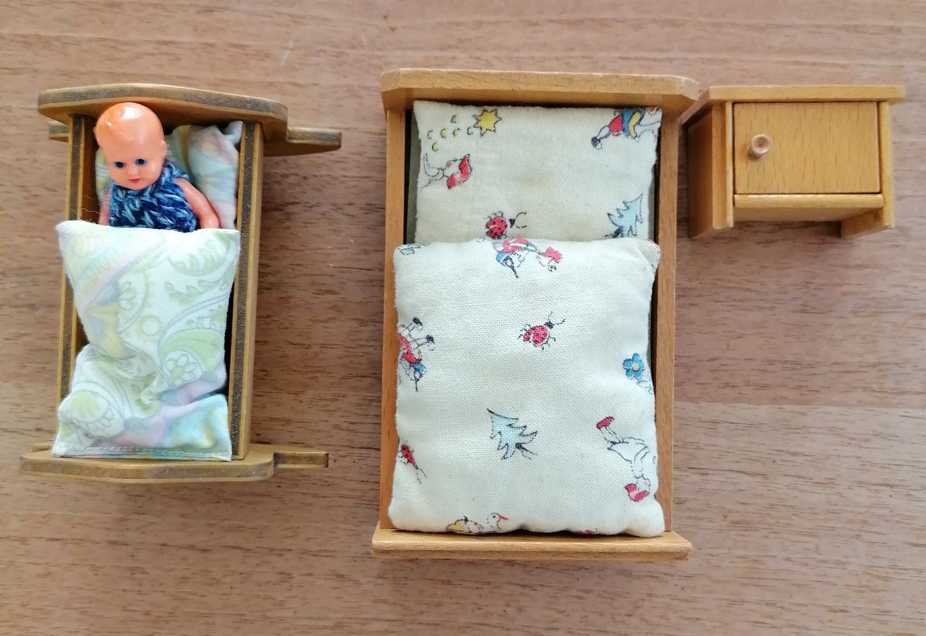 Case e mobili per bambole: Alte Puppenhausmöbel Retro – Usato da Schötz venduto da Gisre 5