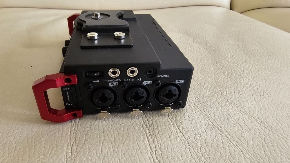 Tascam Registratori: Tascam DR-701D 6-Track Field Recorder for DSLR with timecode – Usato da Geneve venduto da T36 3
