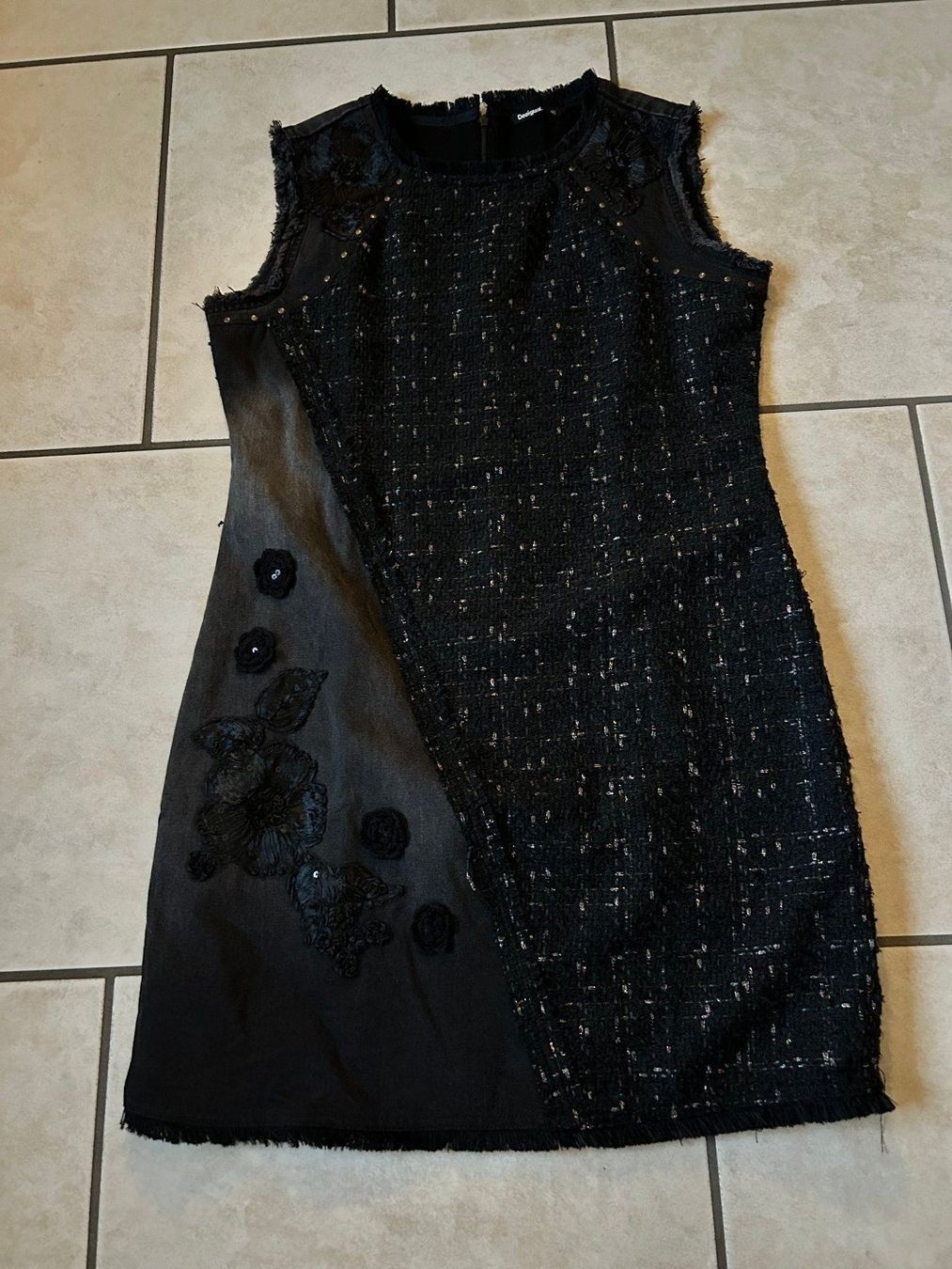 Desigual Kleider: DESIGUAL Etuikleid schwarz Gr.44 – Neu (gemäss Beschreibung) aus Stäfa von Ildi 1