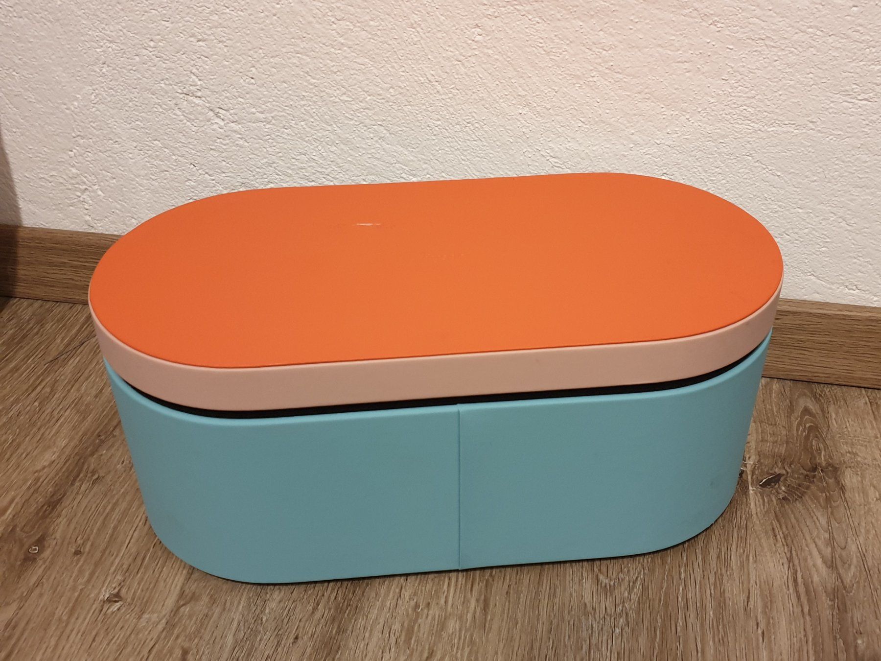Lettini & sedie per cosmetici: Box Dyson Orange Zubehor Haar oder Kosmetik – Usato da Saxonne (Ayent) venduto da SnowRoof