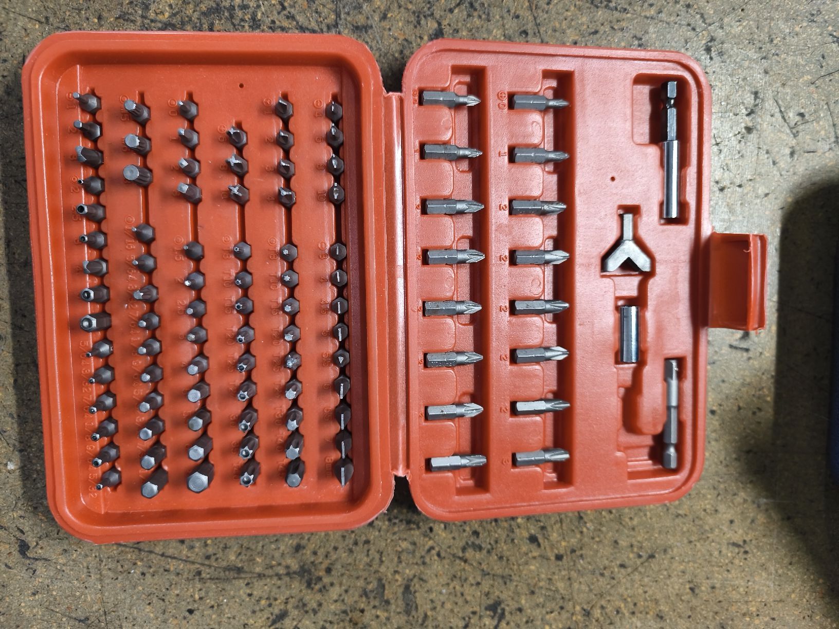 Tutti gli attrezzi: Schrauber Bit Set mit Kunststoffkoffer Neu – Nuovo (secondo la descrizione) da Konolfingen venduto da Bio-suisse 3