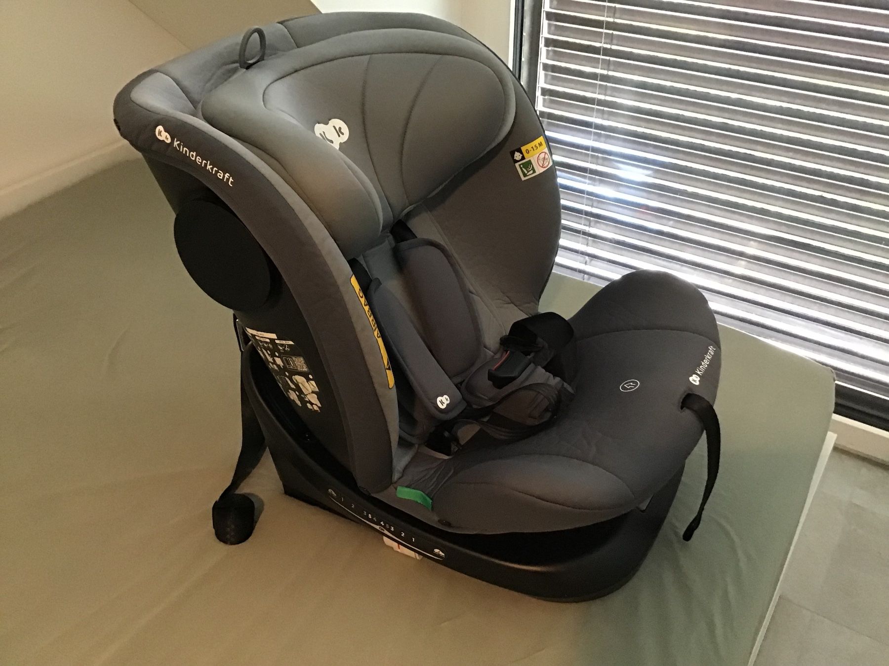 Auto-Kindersitze: 2 Kindetsitze ab 1fr.– – Gebraucht aus Rüschlikon von asa_h6mb 2