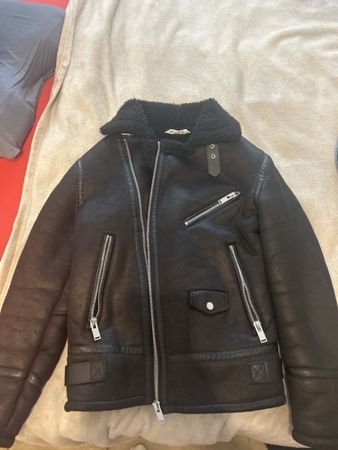 Coole Winterjacke von Zara, Grösse S, Schwarz Top!