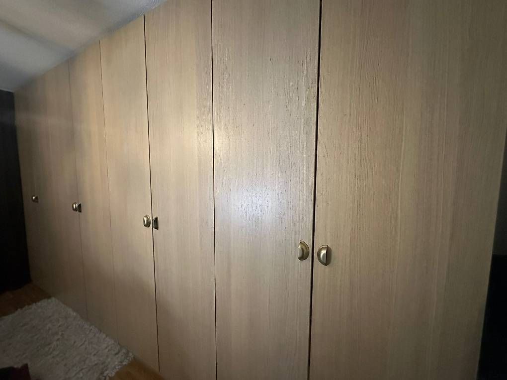 Ikea Armadi: Angefertigter Ikea Holz Schrank – Usato da Suhr venduto da Checkitout