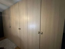 Angefertigter Ikea Holz Schrank