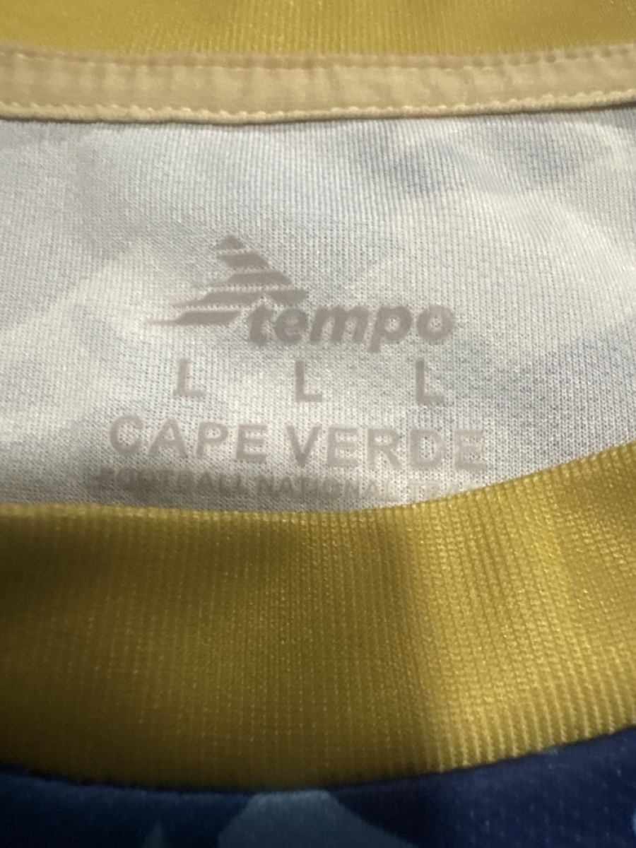 Canottiere & Pantaloni: Maillot de foot du Cap-Vert  L – Usato da Neuchâtel venduto da Market_Dematos 2